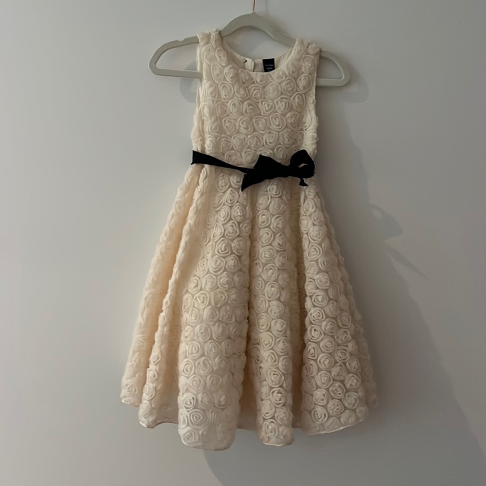 Gap Kids Girls Formal Off-white rosette dress, size 4